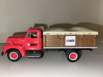 First Gear 1957 International R-190 Grain Body TSC Tractor Supply 1/34 19-1875 - Image 1 of 4