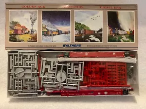 Walthers #932-3974 HO Scale Santa Fe 305' Thrall 5-Unit Double Stack Kit #254245 - Picture 1 of 3