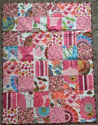 Edredón de franela hecho a mano para bebé niña - retazos rosa y chocolate NUEVO - 36" x 47" Foto 1 de 4