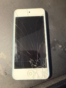 APPLE iPOD TOUCH 5TH GENERATION BLUE 32GB BROKEN - Picture 1 of 4