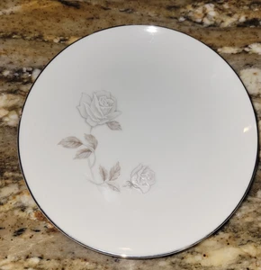 Noritake Rosay 6216 Brotteller 6 3/8" Weiß Rose Floral Platinrand Japan - Bild 1 von 3