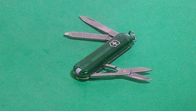 Navaja suiza Victorinox Classic SD verde transparente Foto 1 de 3