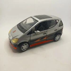 Mercedes Classe A Serie Speciale Hakkinen Maisto scala 1:18.Vintage - Foto 1 di 14