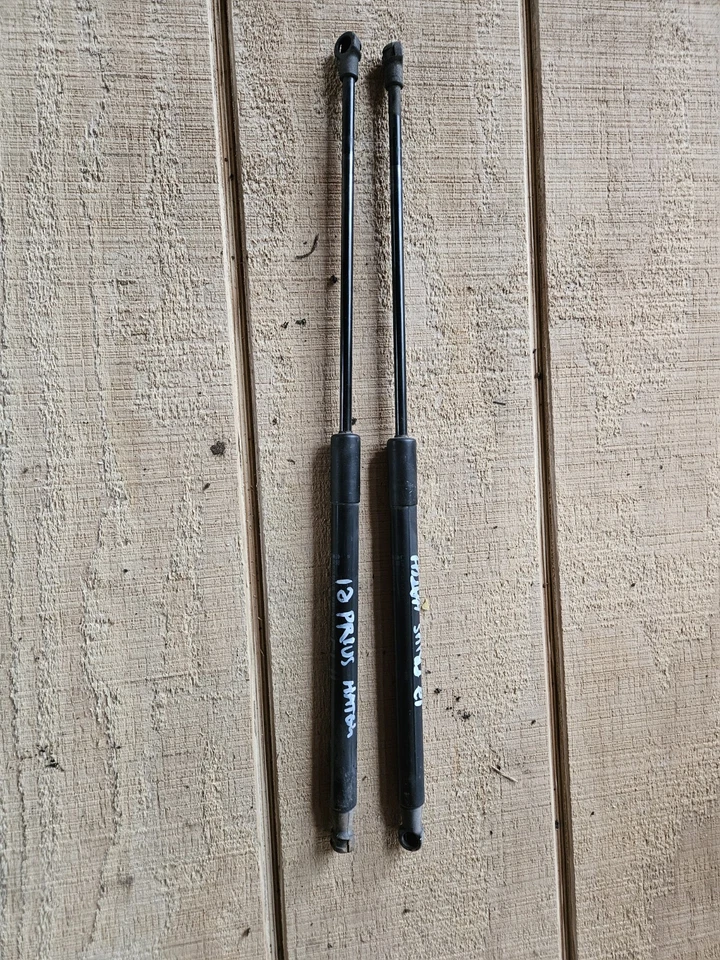 Toyota Prius 2012, escotilla trasera/soportes de elevación de maletero  Foto 1 de 1