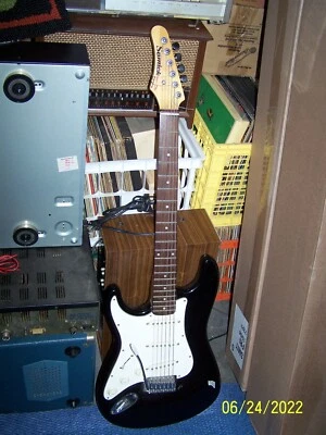 Left-Handed Samick Electric Guitar LS-10 BK  - Image 1 of 4
