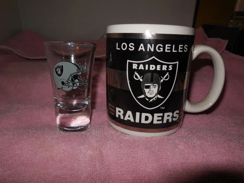 vintage los angeles raiders coffee mug and shot glass Cover
