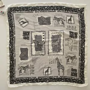 Sciarpa vintage Serengeti National Park Africa TAGLIA 19” X 20” di Symphony Scarfs - Foto 1 di 6