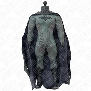 Mezco One:12 Batman: Ascending Knight - Body, Costume & Boots 1:12 Scale - Picture 1 of 2