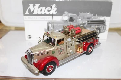 FIRST GEAR Mack L Model Pumper Smokey Bear US Forest Service Unit 7-60 - Image 1 of 4