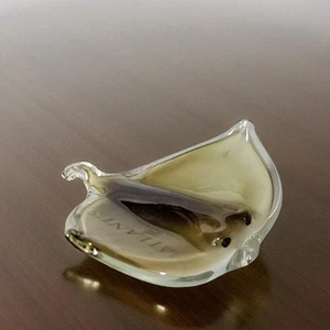 Dynasty Gallery Atlantis Stachelrochen Fisch verschmolzen Kunst Glas Wohndeko Briefbeschwerer - Bild 1 von 8