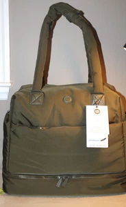 JOAN & DAVID THE LAINEY 18 LONA DE NAILON OLIVA CON CREMALLERA PARTE INFERIOR CAÍDA FIN DE SEMANA NUEVA CON ETIQUETAS - Imagen 1 de 5