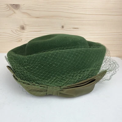 Sombrero Pastillero Vintage Ferncroft Terciopelo Verde con Red y Lazo Satinado Mediano Foto 1 de 4