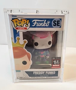Funko Pop! Asia Freddy Funko como Love Combrat - LE 1000 piezas - en protector duro - Imagen 1 de 15