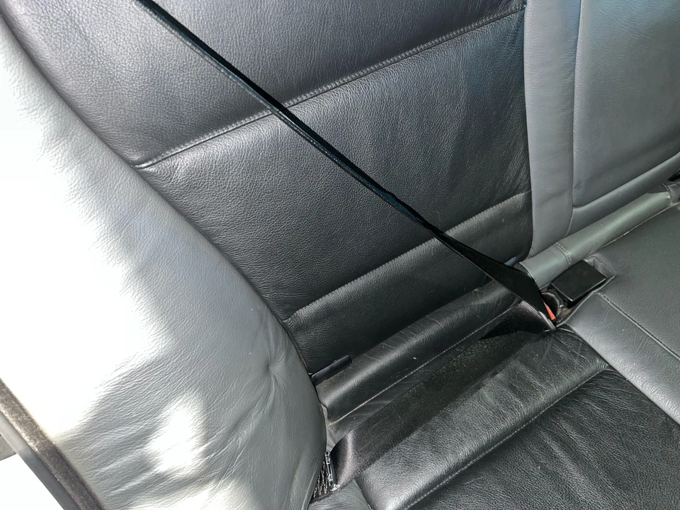 2001 BMW X5 Passenger RH Right Black Rear Seat Belt Retractor - Imagem 1 de 1