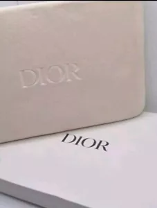 DIOR Beauty Borsa per trucco cosmetico bianca con scatola. - Foto 1 di 3