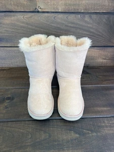 Botas UGG Bailey Bow II Rosa Brillante Estilo Piel de Oveja Mujer Talla 9 Forradas de Piel de Oveja - Imagen 1 de 15