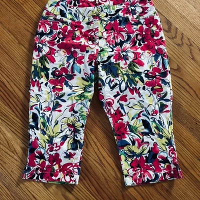 Westbound Cropped Pants Size 18 White Floral Flat Front Capri Stretch Mom - Image 1 of 4