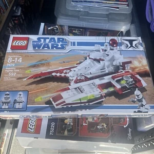 LEGO Star Wars: Republic Fighter Tank (7679) - Picture 1 of 2