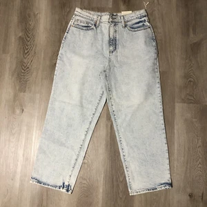 $29.99 Universal Thread Vintage Straight Size 12 Light Wash Womens Blue Jeans - Picture 1 of 7