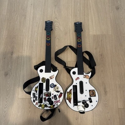 Nintendo Wii Guitar Hero Two Gibson chitarra con cinturino *usato* - Immagine 1 di 4