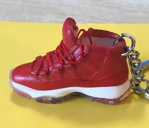 Nuevo Mini 3D AIR JORDAN Zapatillas Llavero Pintado a Mano. ROJO/BLANCO - Imagen 1 de 7