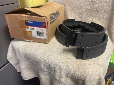 NOS GM 18020171 1993-96 CADILLAC FLEETWOOD BROUGHAM REAR DRUM BRAKE SHOES - Image 1 of 4