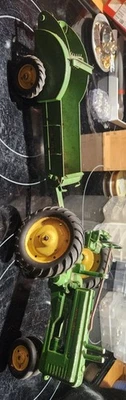 1950s Eska John Deer trator e espalhador de estrume brinquedo de ferro fundido escala 1/16 - Imagem 1 de 4