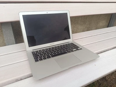 Apple MacBook Air 13.3" 2013 Intel Core i5 4GB  RAMLaptop No SSD No Battery - Image 1 of 4