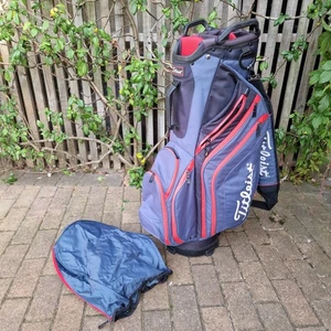 Bolsa de golf Titleist Stadry impermeable, negra/roja, 14 vías, capota para lluvia, 2,5 kg - Imagen 1 de 22
