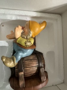 WDCC Disney Happy aus Schneewittchen & sieben Worfs "Happy, that's me!" Box COA - Bild 1 von 5