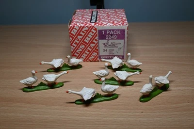 Britains #2249 Partial Pack/Box of 6 Plastic Geese Figures with Original Box - Image 1 of 4