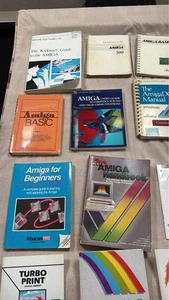 Large Collection Of Commodore Amiga Programming Books (2) - Afbeelding 1 van 5
