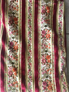 Tela Vintage Multicolor Floral Rayas Terciopelo Elevado en Beige 24” X 54” Ancho - Imagen 1 de 14