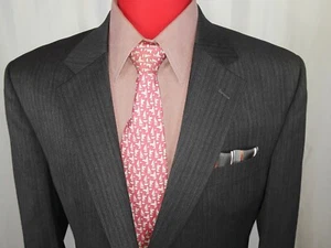 Traje Jos A Bank 43R Gris con Rayas Blancas 2 Botones Ventilación Única Frente  - Imagen 1 de 10