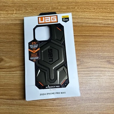 UAG Urban Armor Gear Monarch Pro para iPhone 2024Pro Max - Verde Elemental Carbono Foto 1 de 4