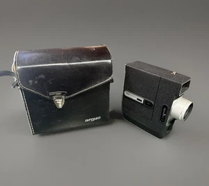 Macchina fotografica vintage 1965 Argus Super Eight modello 800 con custodia a tracolla!! - Foto 1 di 9