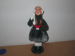 Byers Choice 1994 Red Headed Girl with earmuffs holding a Cardinal New - Imagen 1 de 2