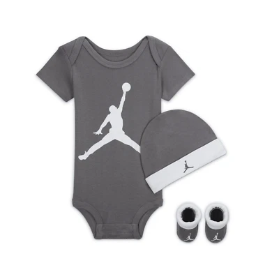 Nike Air Jordan Bebé Infante Conjunto de 3 Piezas Body Gorra Botines MJ0041-M19 6-12 Mo Foto 1 de 4