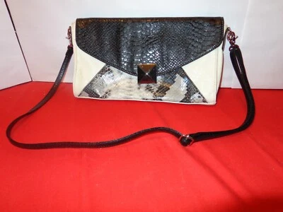 BOLSO VINTAGE 12 x 7 x 1 pulgada CON CORREA AJUSTABLE 48 pulgadas por Cosmopolitan # 860 Foto 1 de 4