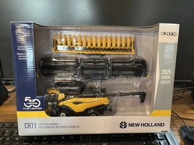 1/64 New Holland CR11 Combine 2025 Farm Show - Image 1 of 4