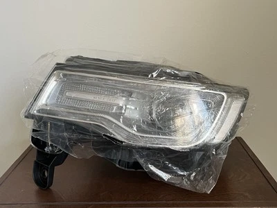 Jeep Grand Cherokee 2014-2016 Adaptive AFS HID EURO Driver Mopar OEM 68111037AK - Image 1 of 4