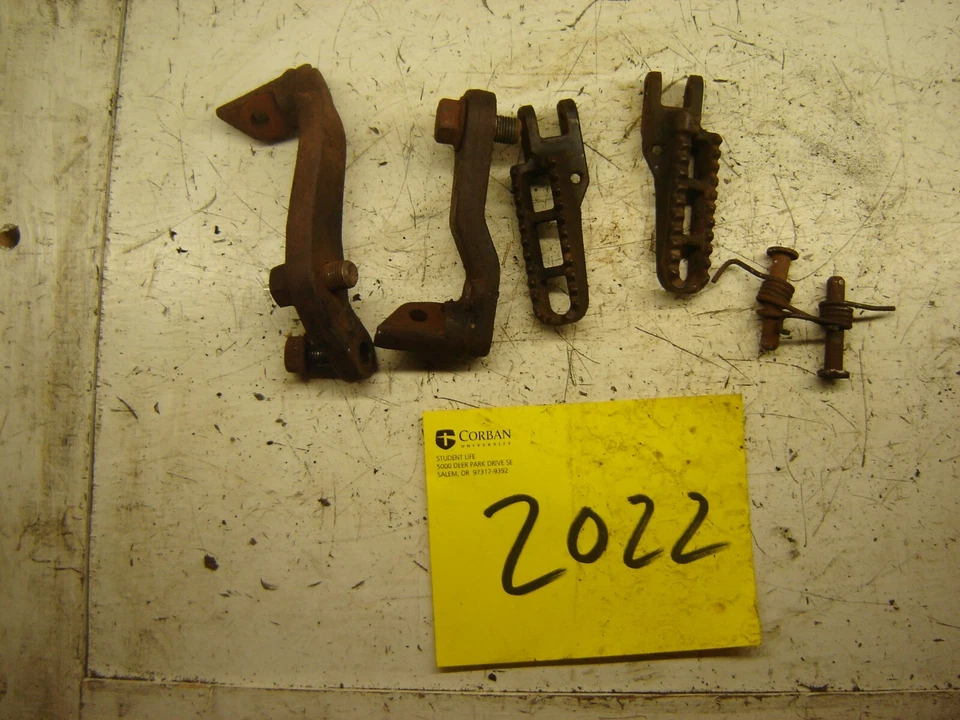  铃木 DR100 SP100 DR125 SP125 FOOT PEGS 1982 1983  — 第 1/1 张图片