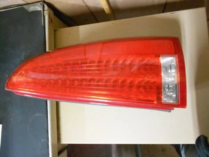 15858152 GM2819181 Tail Light Lamp Right Hand Passenger Side RH Cadillac DTS - Imagen 1 de 4