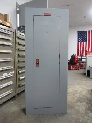 😃 PANELBOARD OREJETAS PRINCIPALES GE GENERAL ELECTRIC 225 AMP 480Y/277 VAC 3Ø 42 CIRCUITO Foto 1 de 4