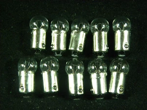 Lionel Trains Light Bulbs # 363 Bayonet Base 14 Volt - Clear - Picture 1 of 1