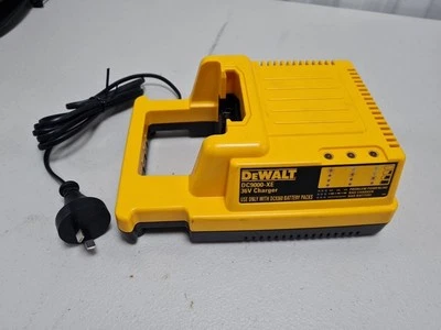 DeWalt DC9000-XE 28V-36V Caricabatteria 1 ora 240VAC 50HZ 2A INUTILIZZATO SPINA EURO FREEP&P