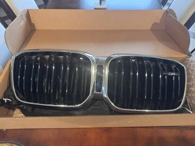 BMW X3 X4 G01 2022-2024 M40i GRILLE OEM With Camera Cutout - 51-13-5-A1A-3F5 - Image 1 of 2