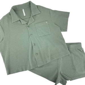 Fabletics Women’s Medium Crinkle Knit Boxy Button Down Shirt & Shorts Set Green - Picture 1 of 12