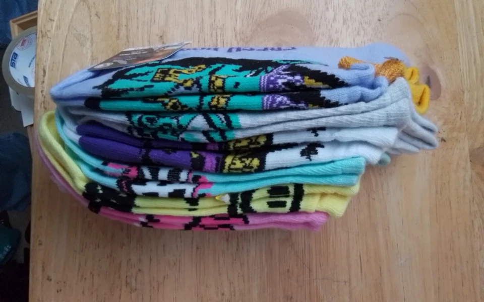 6 pairs No Show Socks That Girl Lay Lay Size L (shoe size 4-10) - Image 1 of 1