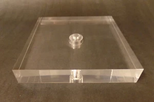 Nueva base de lámpara de acrílico cuadrada transparente de 4" de diámetro con orificio central hundido en el mostrador - Imagen 1 de 4